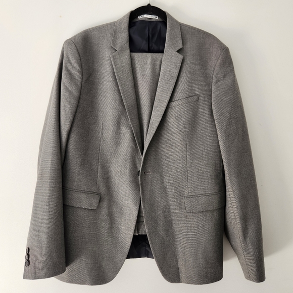 Zara Men's Grey Suit - Size 44 US Jacket and Size 32 US Pants Matching Set - Picture 1 of 4
